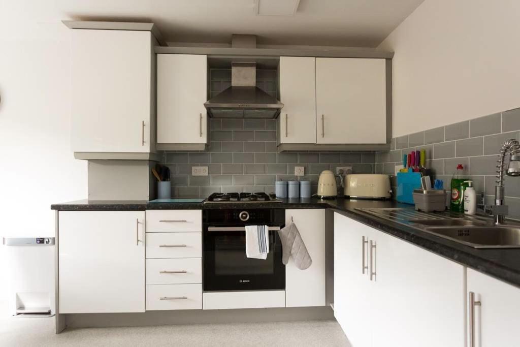 The Beeches 3 - Serviced Apartment Sheffield Bagian luar foto