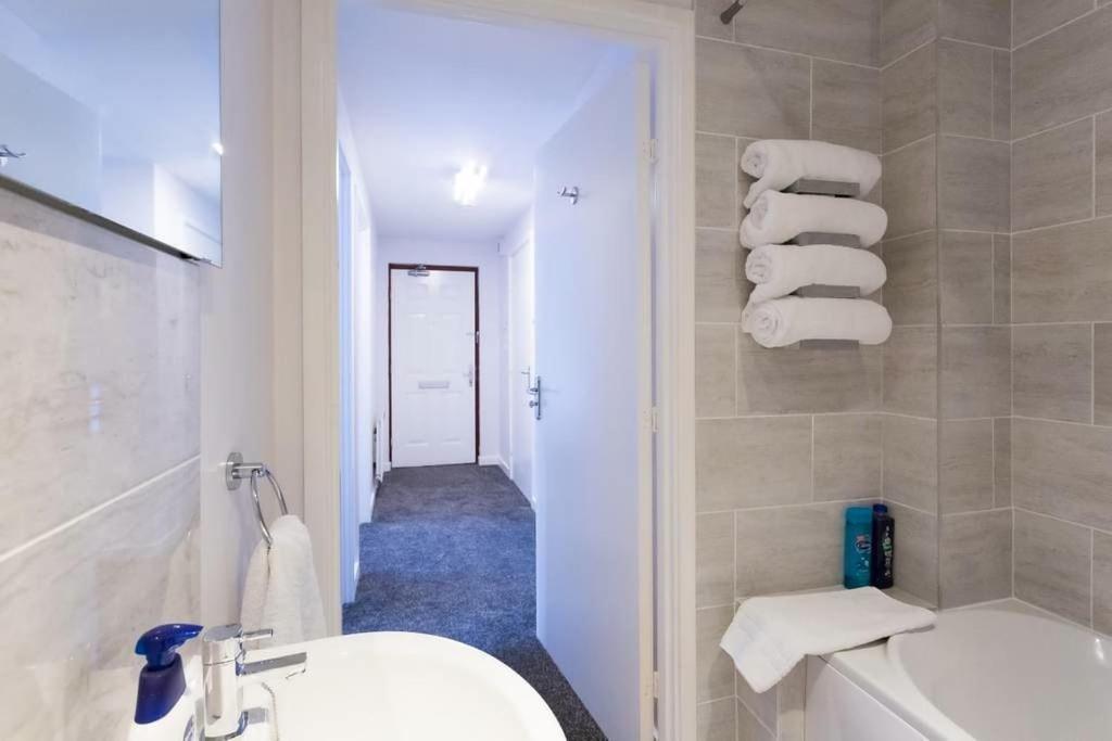 The Beeches 3 - Serviced Apartment Sheffield Bagian luar foto